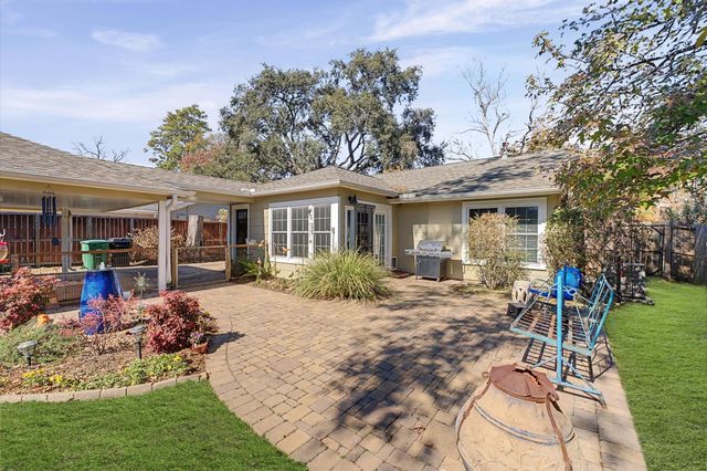 1507 Sue Barnett Drive, Houston, TX 77018