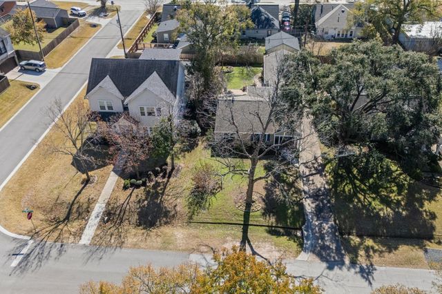 1507 Sue Barnett Drive, Houston, TX 77018