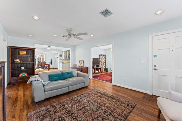 1507 Sue Barnett Drive, Houston, TX 77018