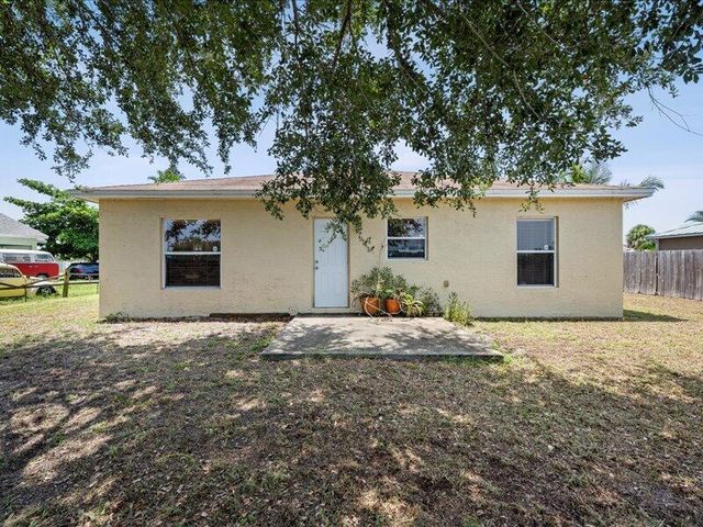 913 SE Forrest Park Drive, Stuart, FL 34994