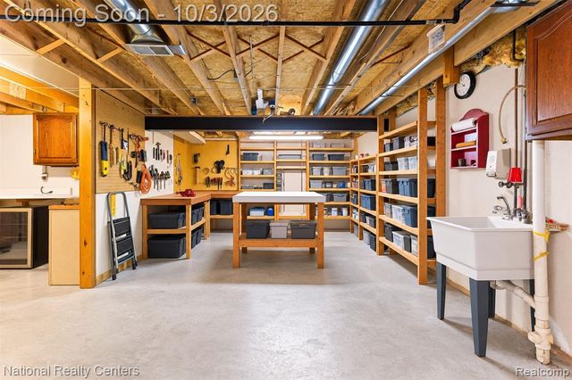19998 Purlingbrook Street, Livonia, MI 48152
