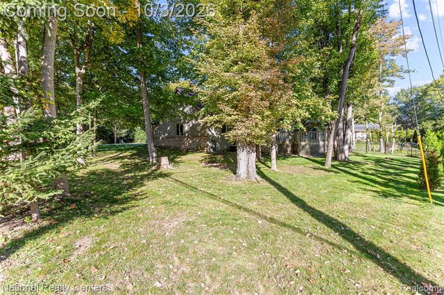 19998 Purlingbrook Street, Livonia, MI 48152