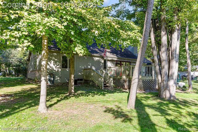 19998 Purlingbrook Street, Livonia, MI 48152