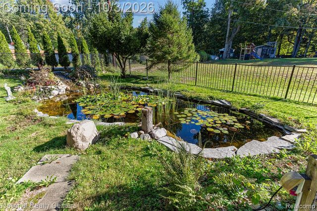 19998 Purlingbrook Street, Livonia, MI 48152