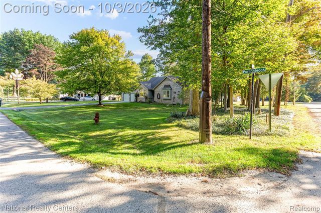 19998 Purlingbrook Street, Livonia, MI 48152