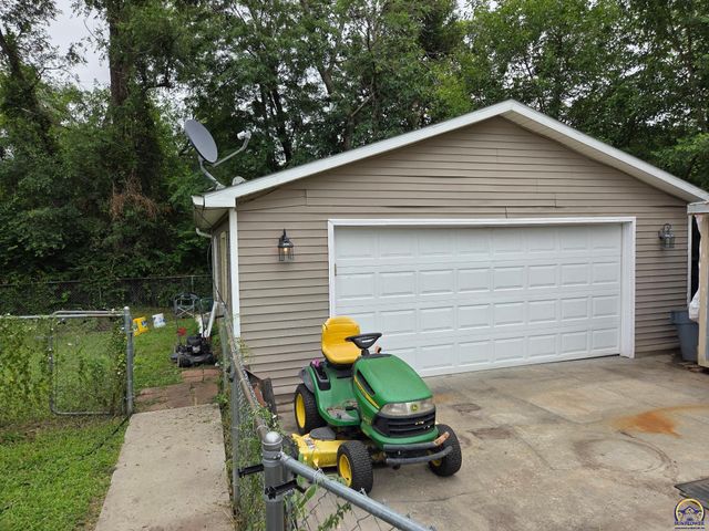 3110 SE Indiana AVE, Topeka, KS 66605