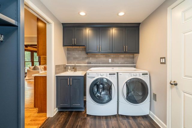 9837 N Auburn COURT, Mequon, WI 53092
