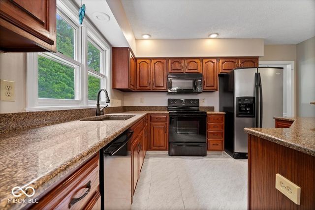 11734 Forest Park Lane, Carmel, IN 46033
