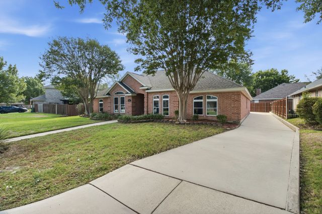 405 Montreal Drive, Hurst, TX 76054