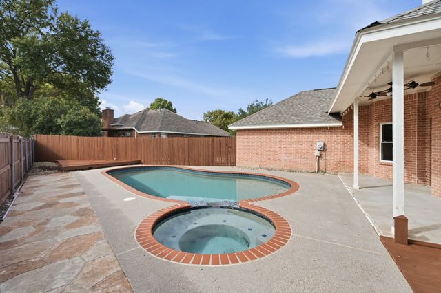 405 Montreal Drive, Hurst, TX 76054