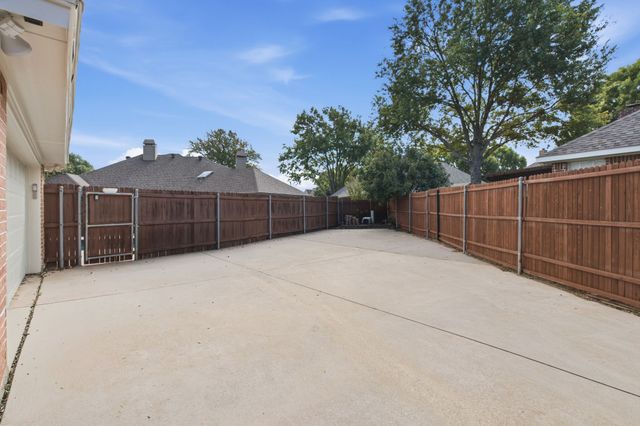405 Montreal Drive, Hurst, TX 76054