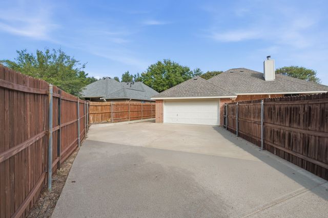 405 Montreal Drive, Hurst, TX 76054