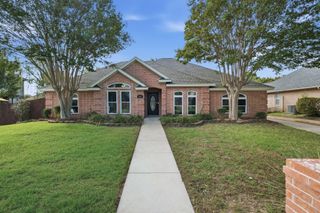 405 Montreal Drive, Hurst, TX 76054