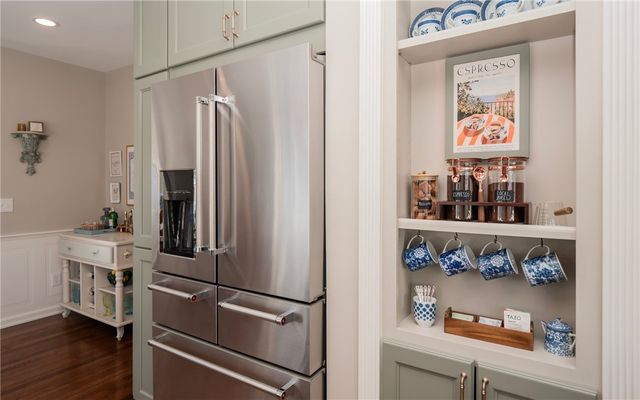 26 Vernon Avenue, Newport, RI 02840