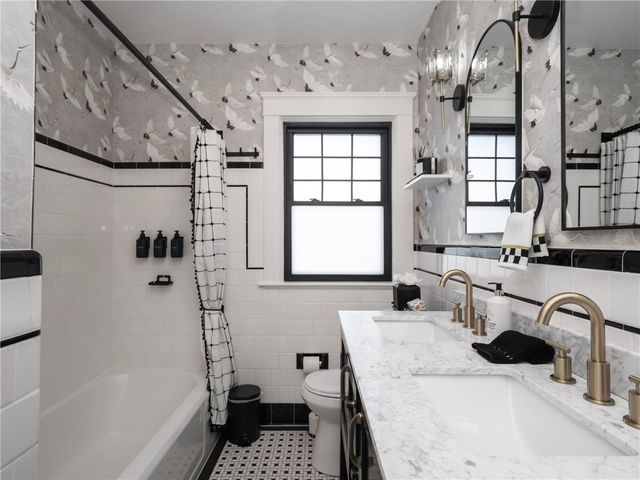 26 Vernon Avenue, Newport, RI 02840