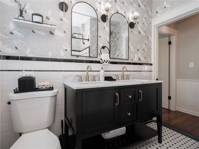 26 Vernon Avenue, Newport, RI 02840