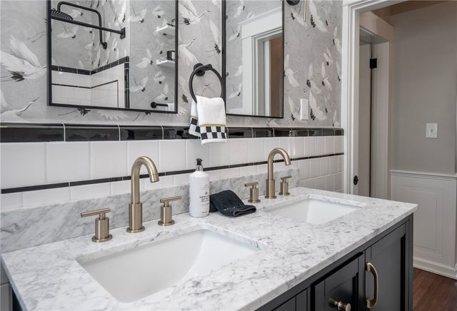 26 Vernon Avenue, Newport, RI 02840