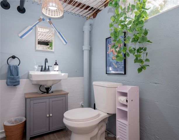 26 Vernon Avenue, Newport, RI 02840