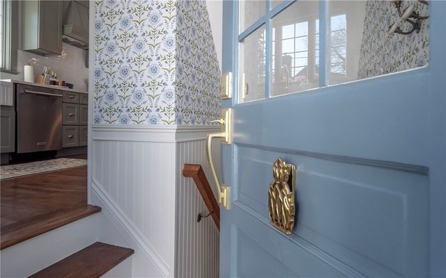 26 Vernon Avenue, Newport, RI 02840