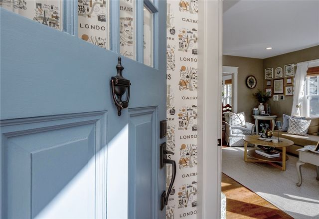 26 Vernon Avenue, Newport, RI 02840