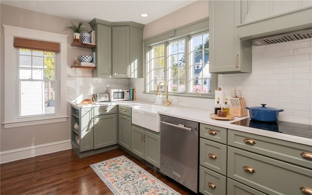 26 Vernon Avenue, Newport, RI 02840