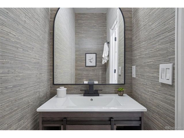 4990 Black Fox Cir, Elizabeth, CO 80107