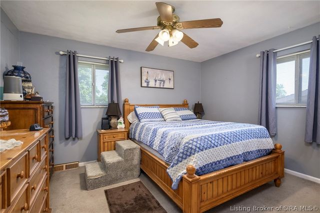 722 W Delaware Court, Sellersburg, IN 47172