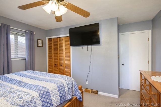 722 W Delaware Court, Sellersburg, IN 47172