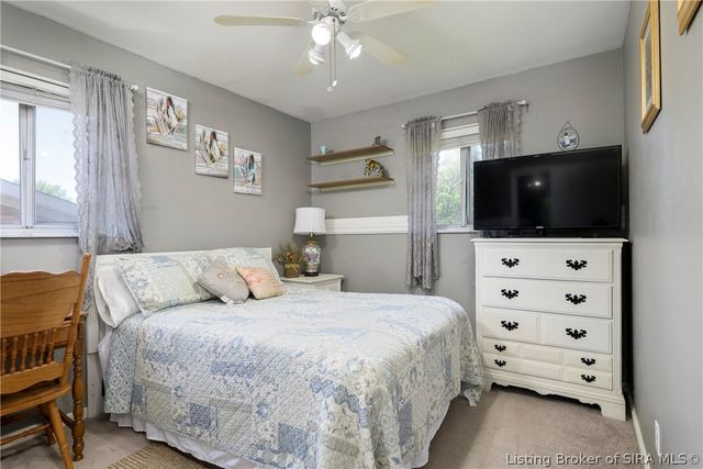 722 W Delaware Court, Sellersburg, IN 47172