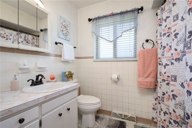 722 W Delaware Court, Sellersburg, IN 47172