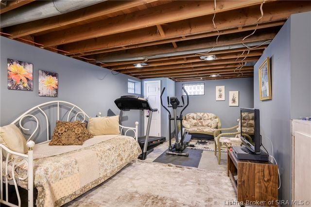 722 W Delaware Court, Sellersburg, IN 47172