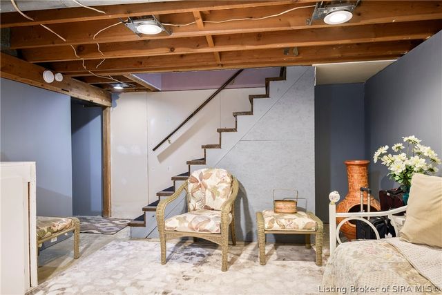 722 W Delaware Court, Sellersburg, IN 47172