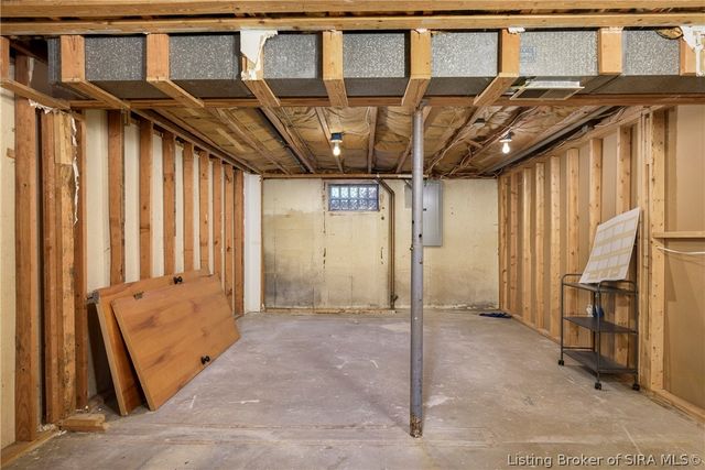 722 W Delaware Court, Sellersburg, IN 47172