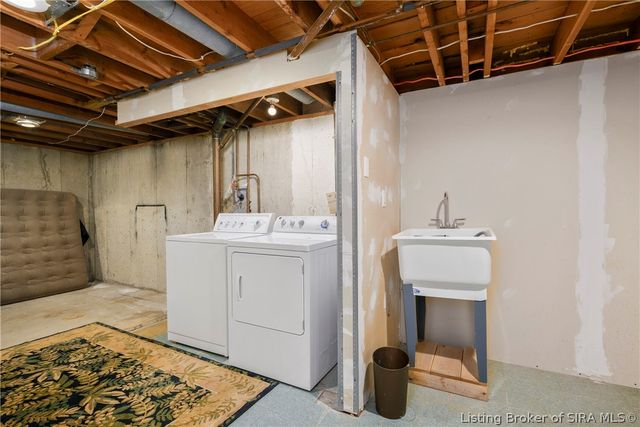 722 W Delaware Court, Sellersburg, IN 47172