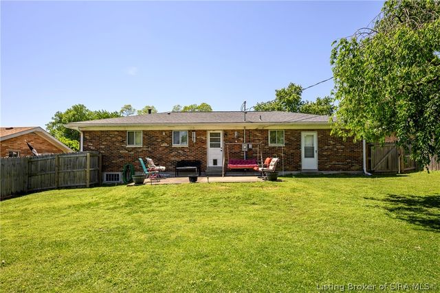 722 W Delaware Court, Sellersburg, IN 47172