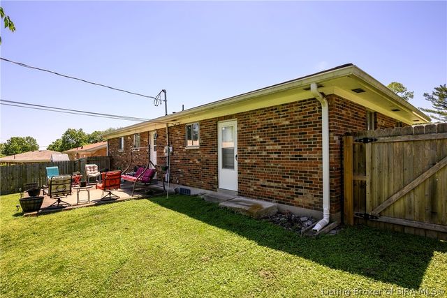 722 W Delaware Court, Sellersburg, IN 47172