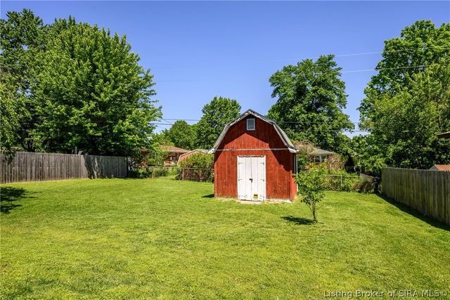 722 W Delaware Court, Sellersburg, IN 47172