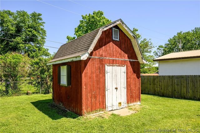 722 W Delaware Court, Sellersburg, IN 47172