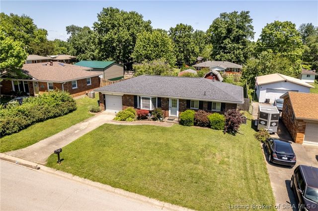 722 W Delaware Court, Sellersburg, IN 47172