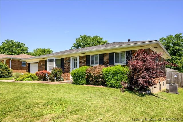 722 W Delaware Court, Sellersburg, IN 47172
