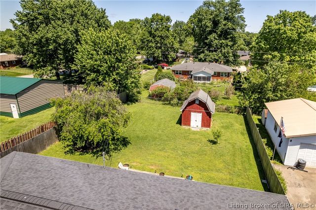 722 W Delaware Court, Sellersburg, IN 47172