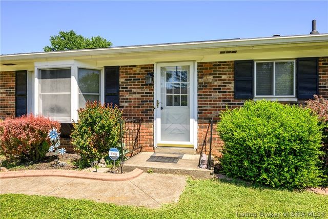 722 W Delaware Court, Sellersburg, IN 47172