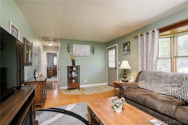 722 W Delaware Court, Sellersburg, IN 47172