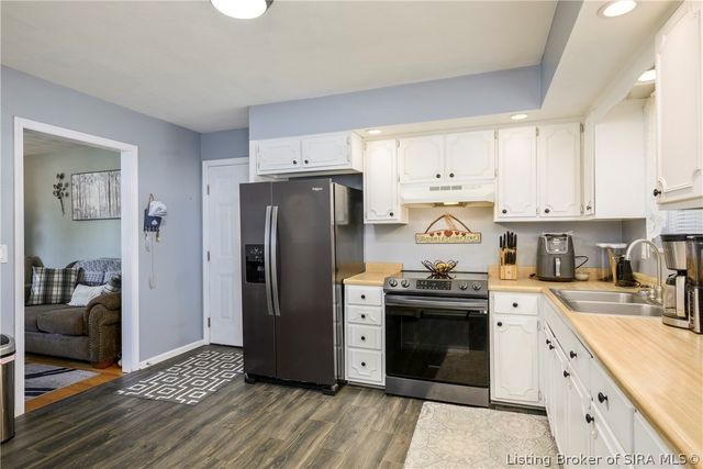 722 W Delaware Court, Sellersburg, IN 47172