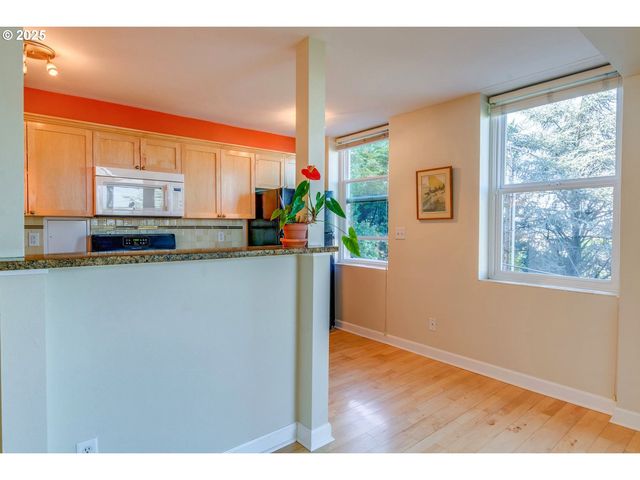 1205 Sw CARDINELL Dr 302, Portland, OR 97201