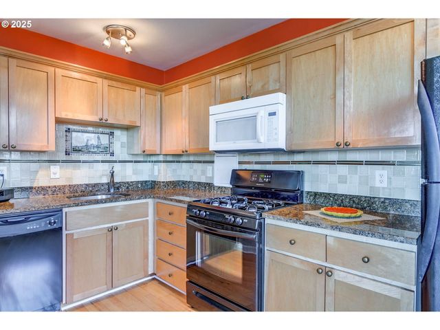 1205 Sw CARDINELL Dr 302, Portland, OR 97201
