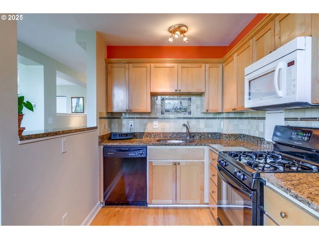 1205 Sw CARDINELL Dr 302, Portland, OR 97201