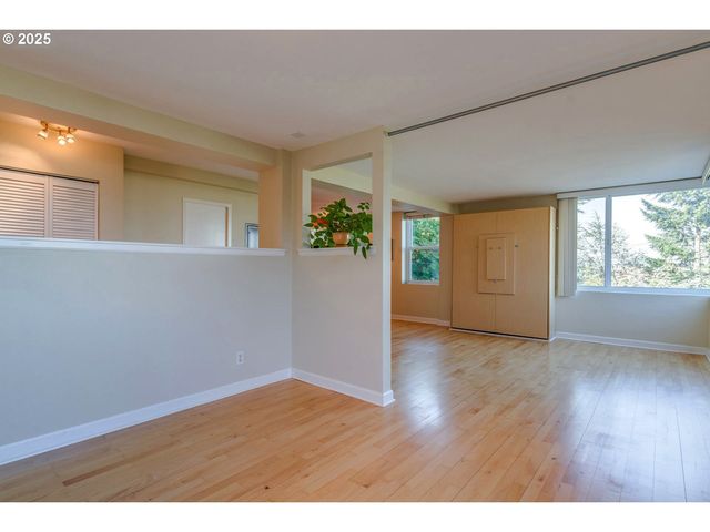 1205 Sw CARDINELL Dr 302, Portland, OR 97201