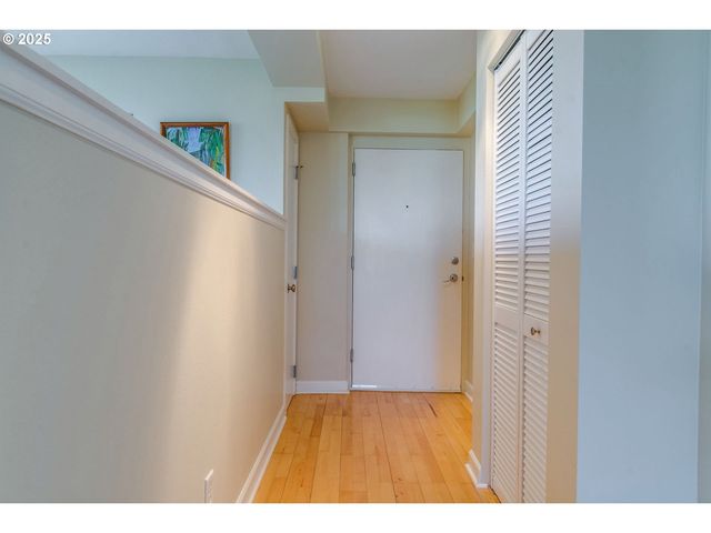 1205 Sw CARDINELL Dr 302, Portland, OR 97201