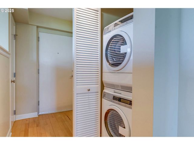 1205 Sw CARDINELL Dr 302, Portland, OR 97201